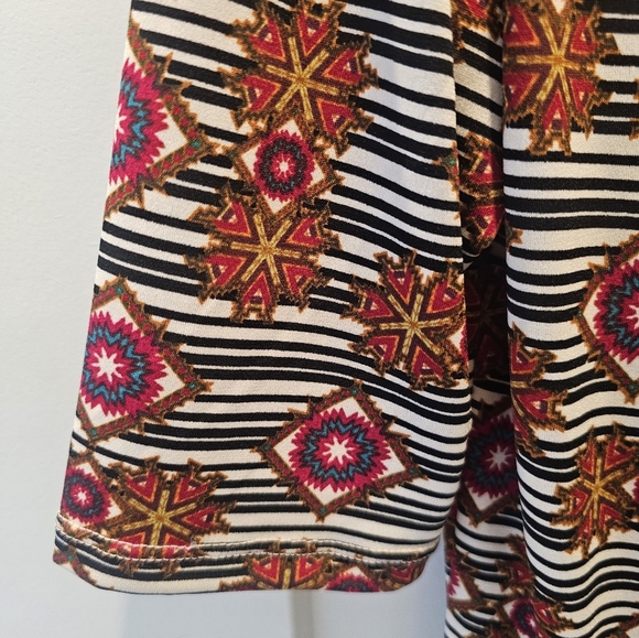 LuLaRoe Nicole Tribal Geometric Dress Size M Scoop Neck Fit & Flare - Picture 2 of 8